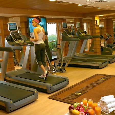 Jaypee Vasant Continental Hotel New Delhi Luaran gambar A treadmill in a gym