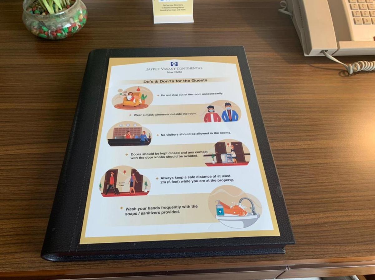 Jaypee Vasant Continental Hotel New Delhi Luaran gambar A room service menu