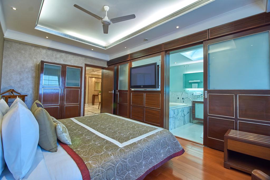 Jaypee Vasant Continental Hotel New Delhi Luaran gambar A bedroom in the hotel