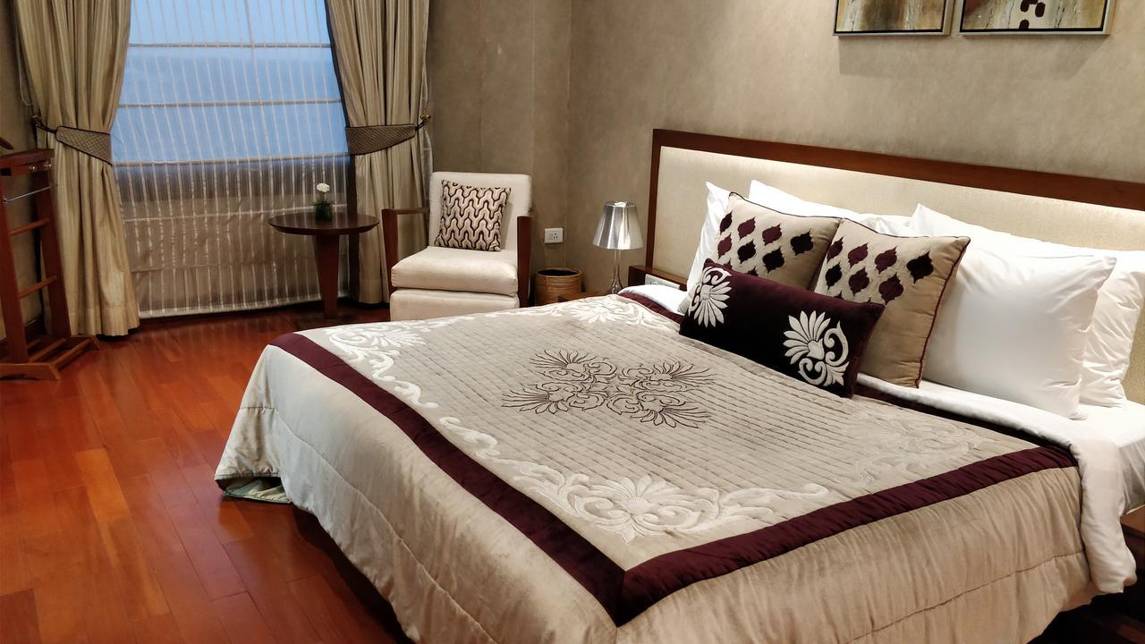 Jaypee Vasant Continental Hotel New Delhi Luaran gambar A bed runner