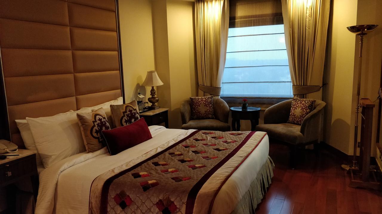 Jaypee Vasant Continental Hotel New Delhi Luaran gambar A room at the Taj Bengal