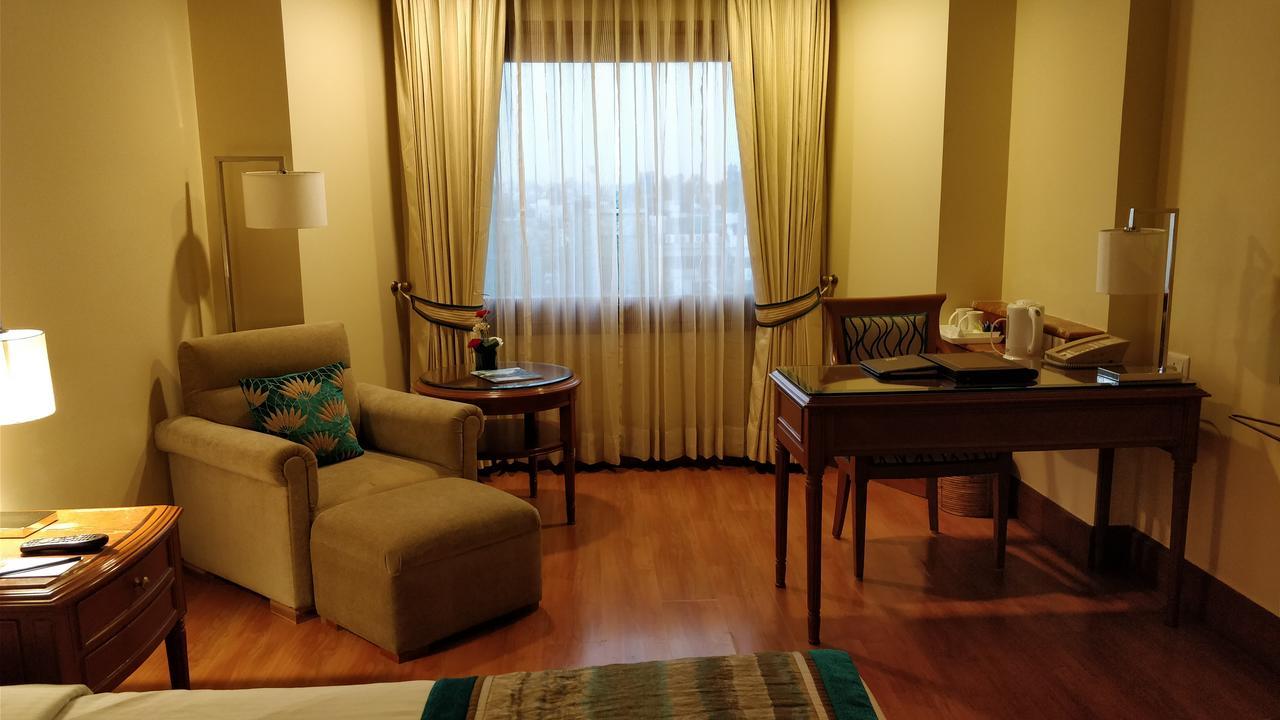 Jaypee Vasant Continental Hotel New Delhi Luaran gambar A room at the Taj Bengal