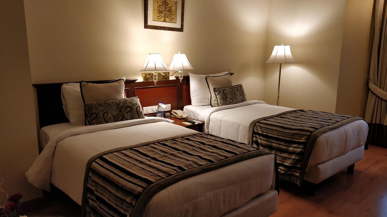 Jaypee Vasant Continental Hotel New Delhi Luaran gambar A room at the Taj Bengal