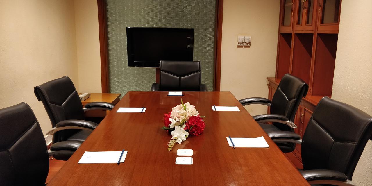 Jaypee Vasant Continental Hotel New Delhi Luaran gambar The boardroom of the National University of Ireland, Galway